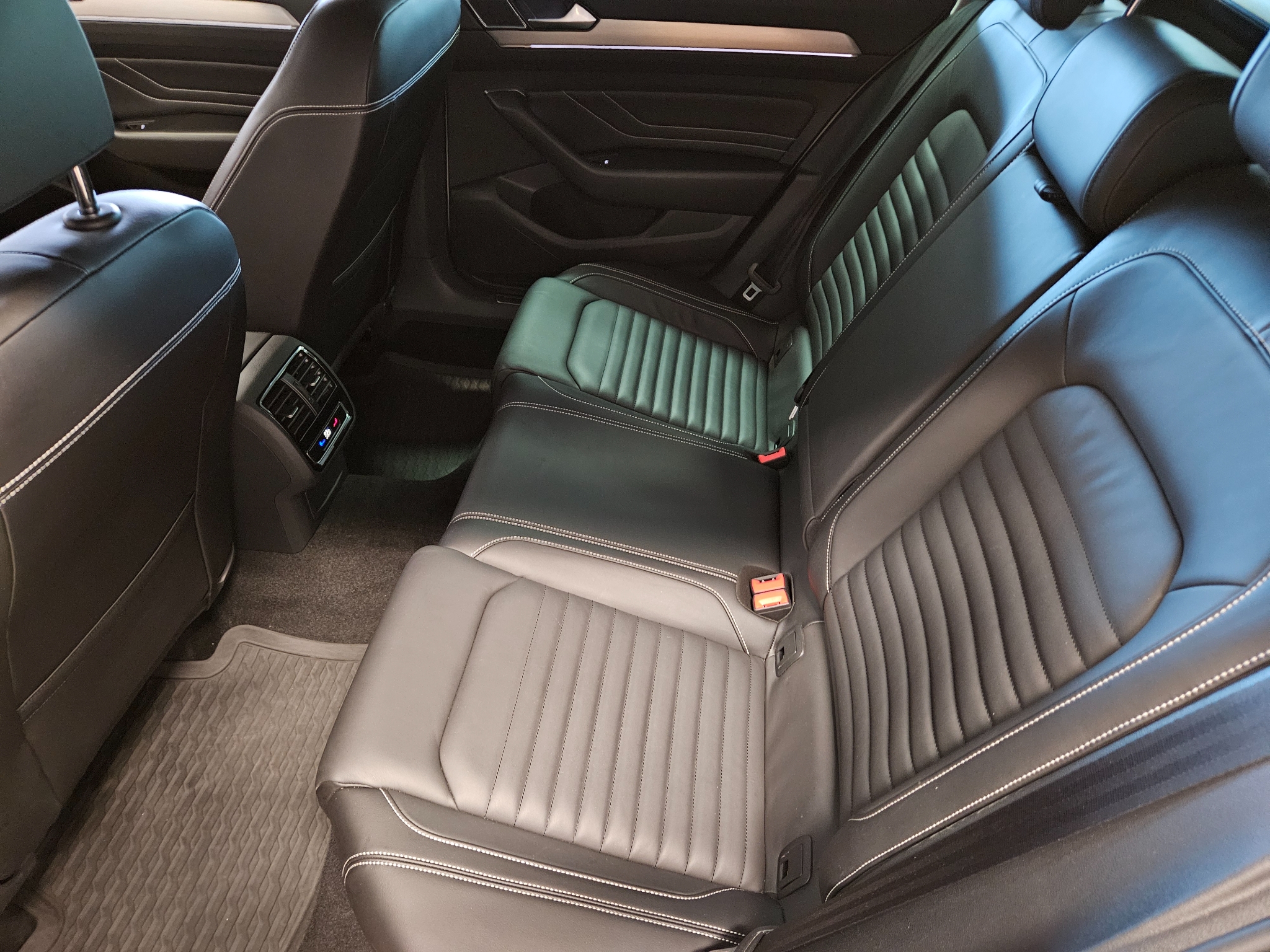 Volkswagen Passat 2022, bild 7/40