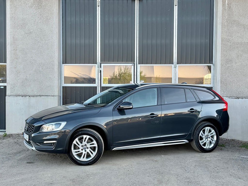 Volvo V60 Cross Country D4 190HK Momentum värmare Rattvärme Business advanced