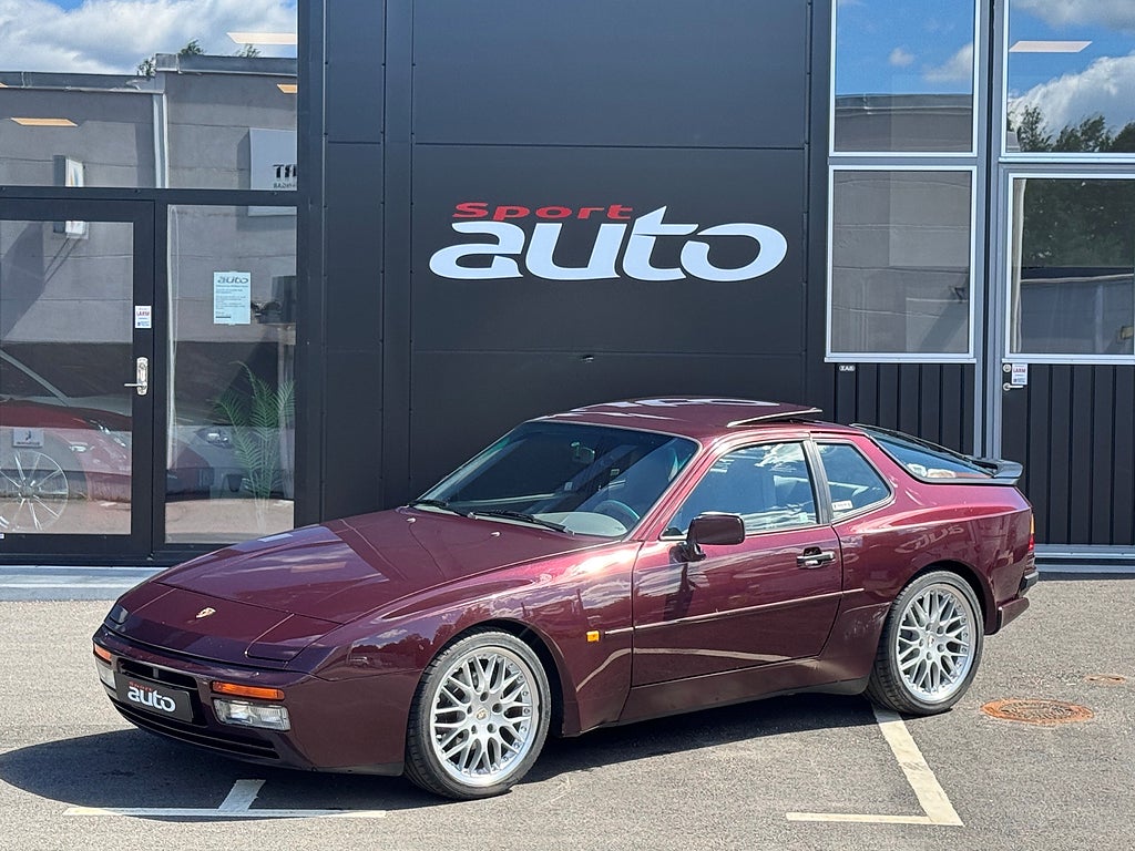 Porsche 944 S2