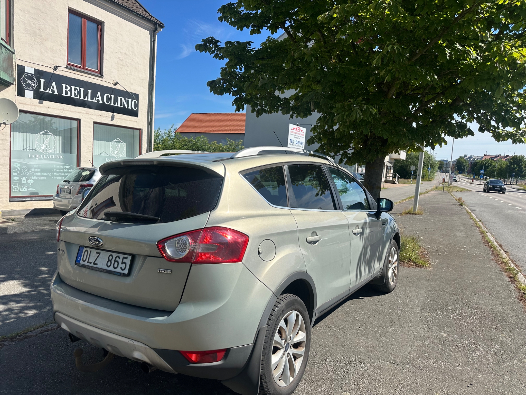 Ford Kuga 2.0 TDCi AWD Euro 4 2009, kuva 7/10