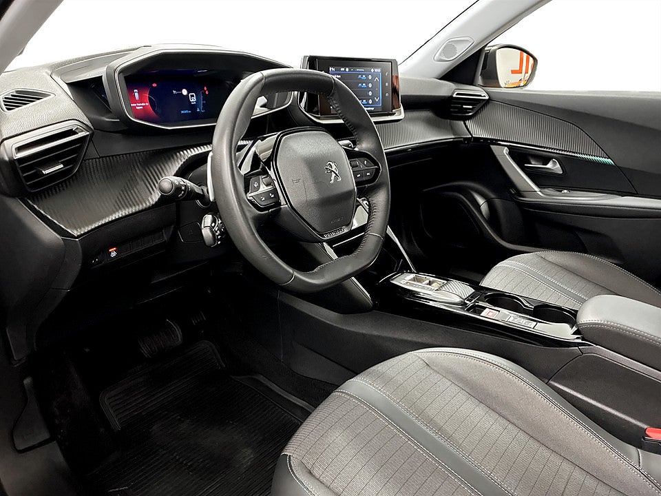Bild på Peugeot 2008 Allure Pack 1.2 PT 130hk Aut B-KAMERA CARPLAY