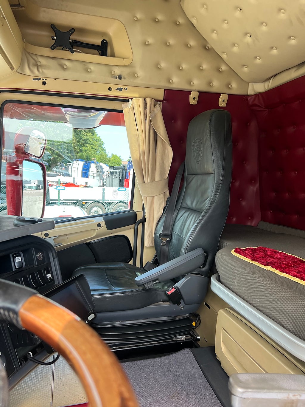 Scania R560 V8 6x4 Tandem, Lastväxlare