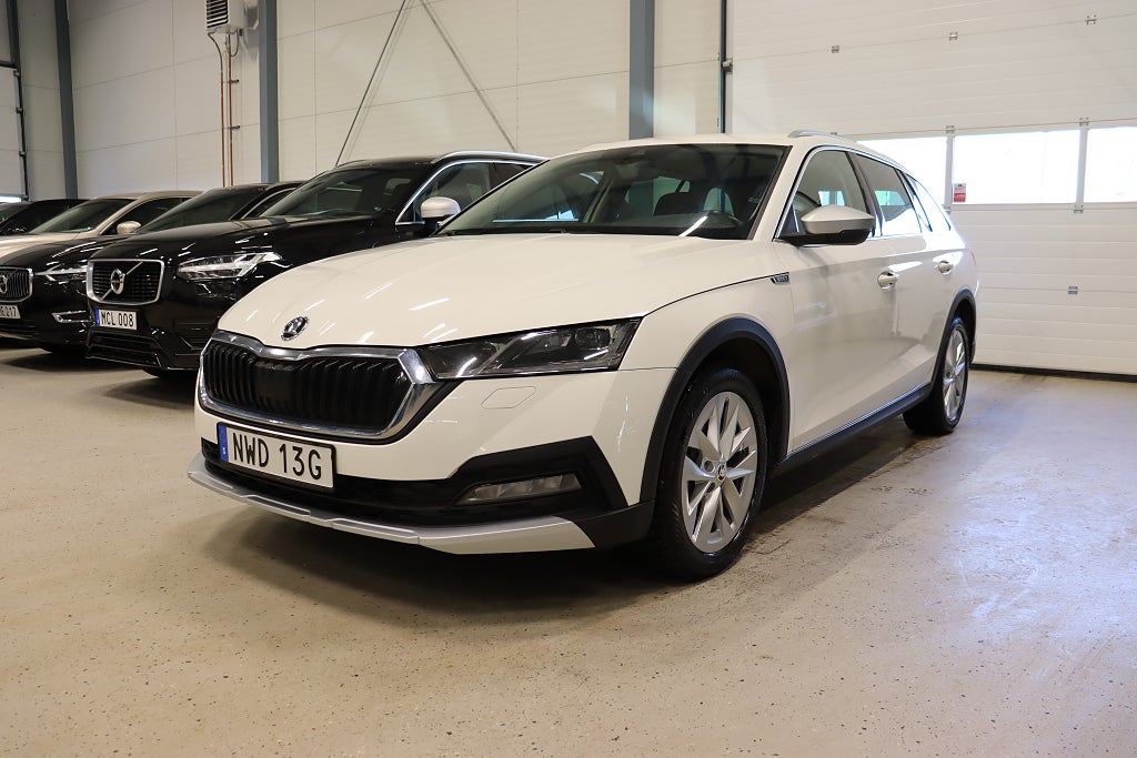 Skoda Octavia Scout 2.0 TDI 4x4 1-Ägare MOMS D-Värm Drag B-Kam 200hk
