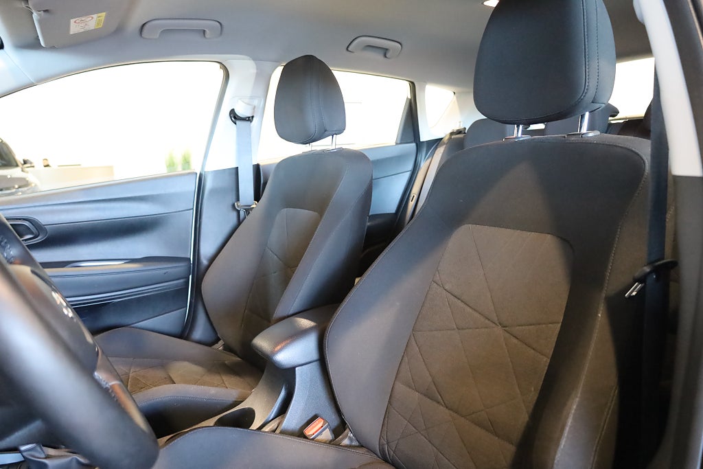 Hyundai Bayon 1.0 T-GDI AUT Essential Kamera CarPlay Rattvärme Leasba 2023