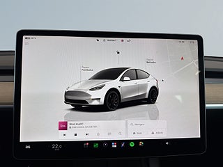 Tesla Model Y Performance Performance S&V-Hjul/Drag/Värmepump/Pano – bild 11
