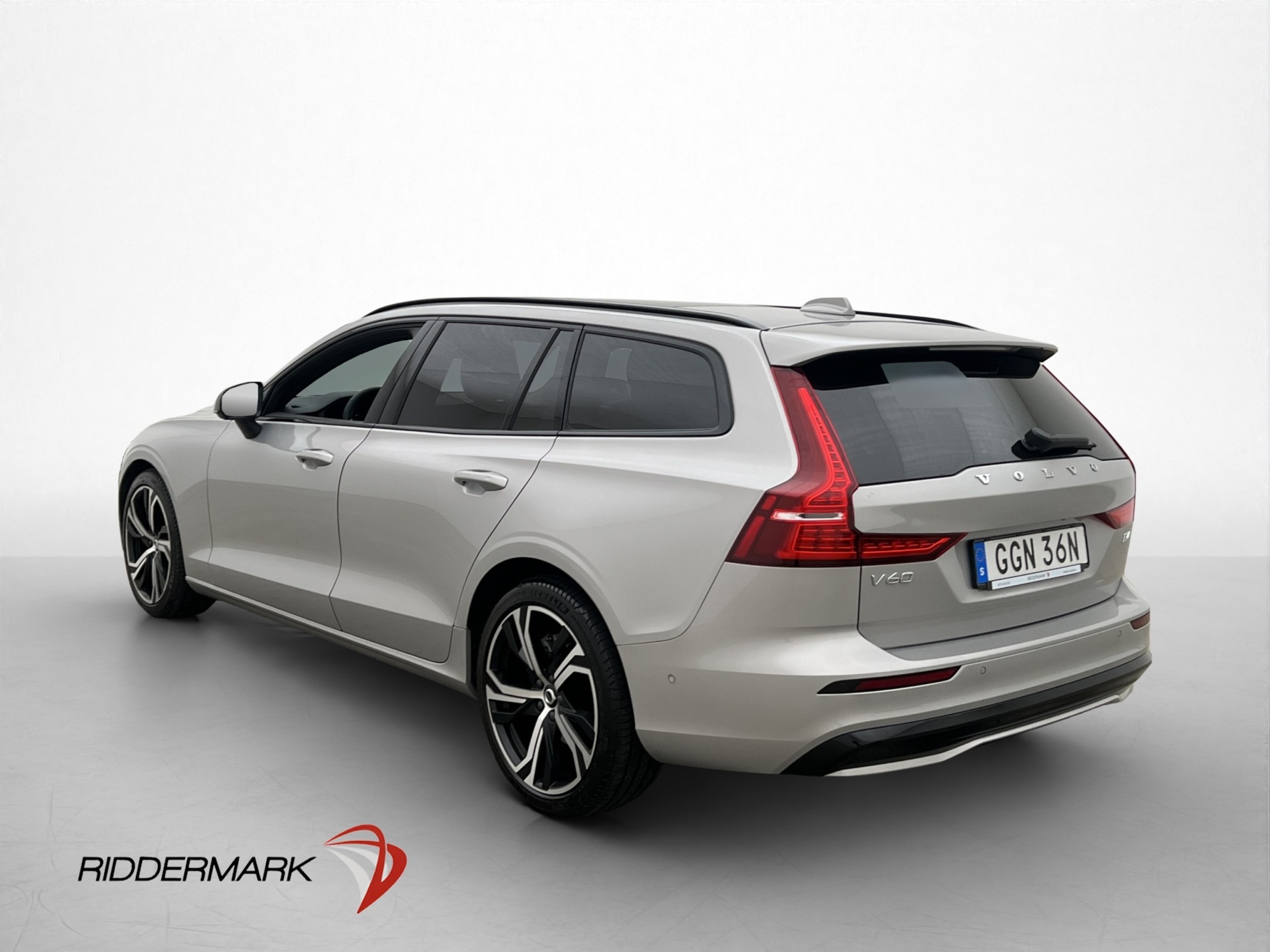 Volvo V60 B4 Ultimate Dark B&W Pano 360° 2024, photo 6/10