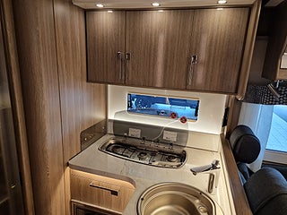 Husbil-halvintegrerad Kabe TMRX 780 LQB 18 av 28