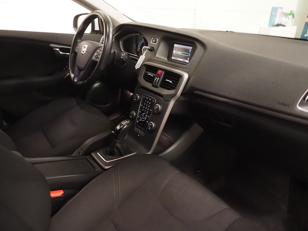 Volvo V40 T2 122hk Kinetic P-Värmare Kamrem bytt 2016