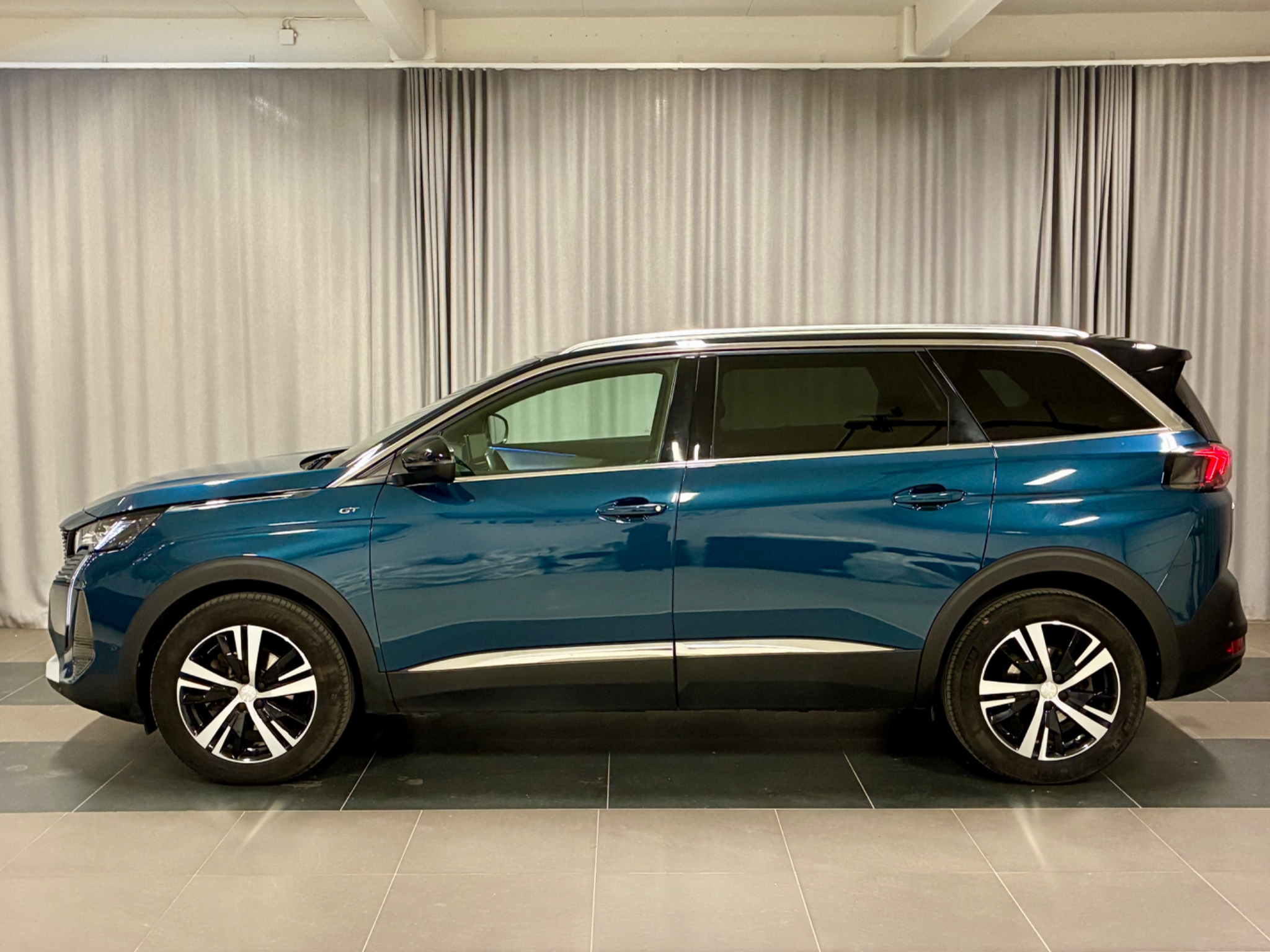 Peugeot 5008 2023, photo 2/45