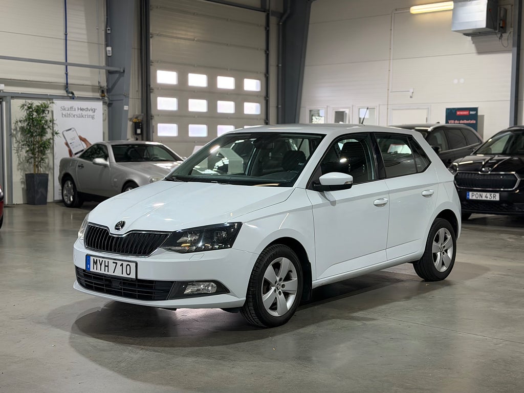 Skoda Fabia 1.2 TSI Style 90hk Keyless Navi Nyserv Nybesikt 1 Ägare