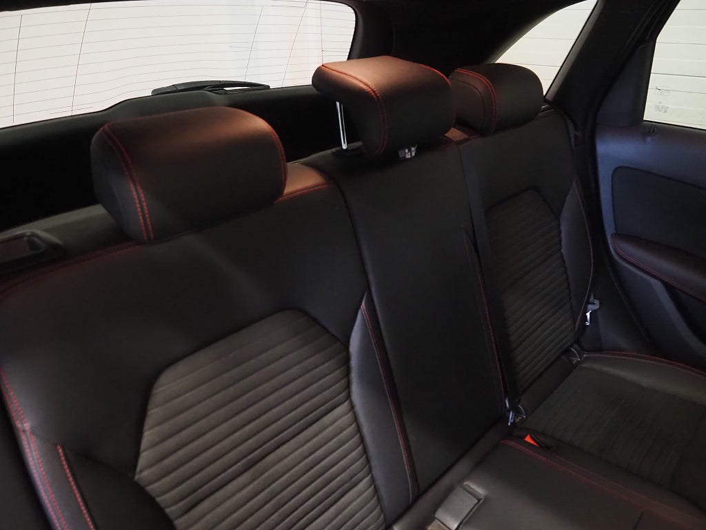 Mercedes-Benz B 200 d 4MATIC 7G-DCT AMG Pano Drag Kamera 2018