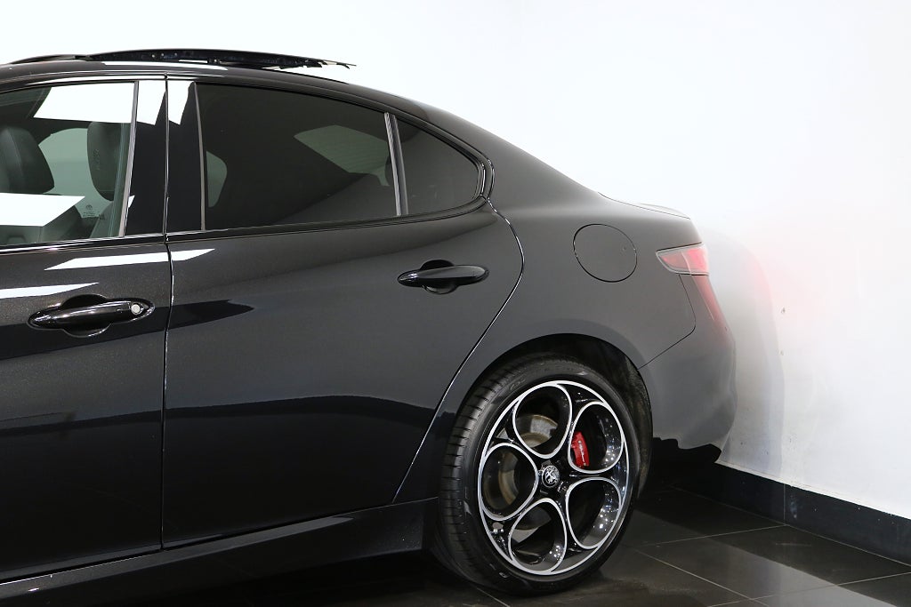Alfa Romeo Giulia 2023 - miniatyr 25