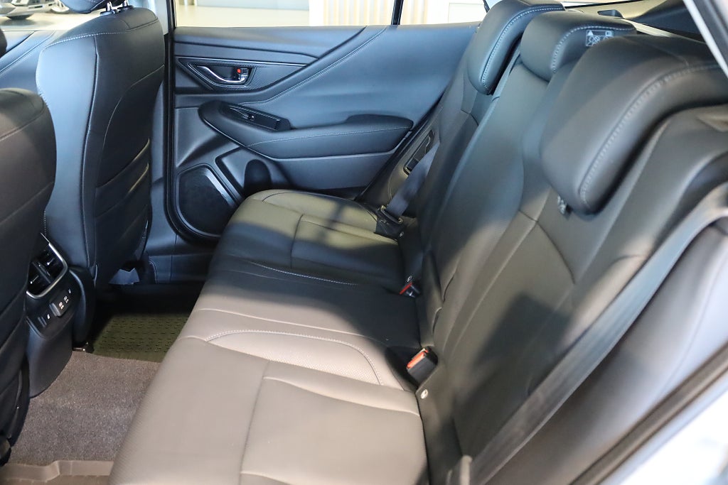 Subaru Outback 2,5i 169hk 4WD XFuel Limited AWD Aut Skinn Drag Värmare 2023