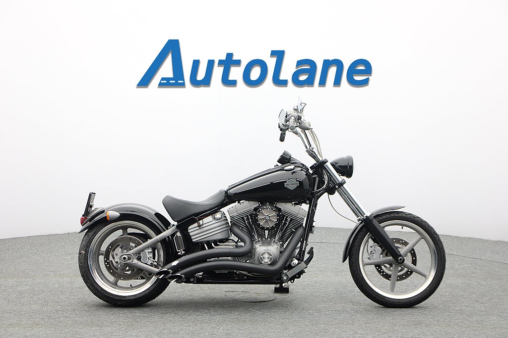 Harley-Davidson Rocker *Nya däck Vance & Hines