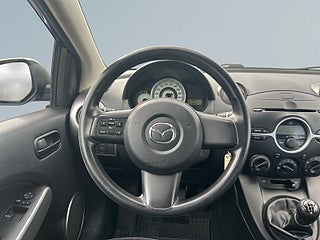 Mazda 2 5-dörrar 1.3 MZR Kiruna-körd/Motor&kupé-Värm/S&V-Däck – bild 9
