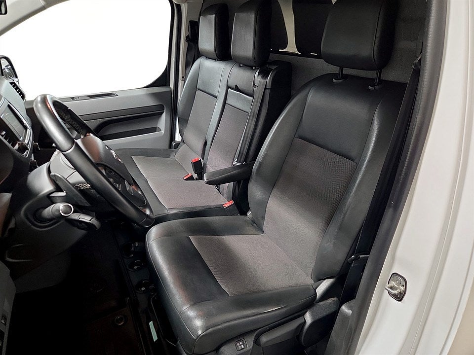 Bild på Opel Vivaro Business 2.0 177hk Aut L3 - DRAG, P-SENSOR BAK