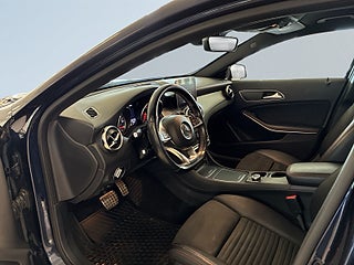 Mercedes-Benz GLA 220d 4MATIC AMG Line Dragkrok Backkamera Dvärmare S&V – bild 7