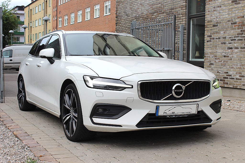 Volvo V60 D3 Momentum Eu6 / Sportpaket / Drag / Apple CarPlay