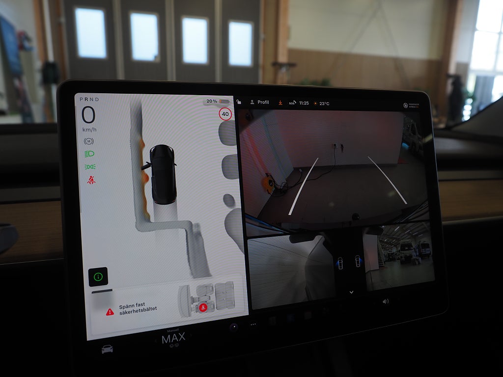 Tesla Model 3 Standard Range 283hk Dragkrok Pano Kamera Navi Moms 2023