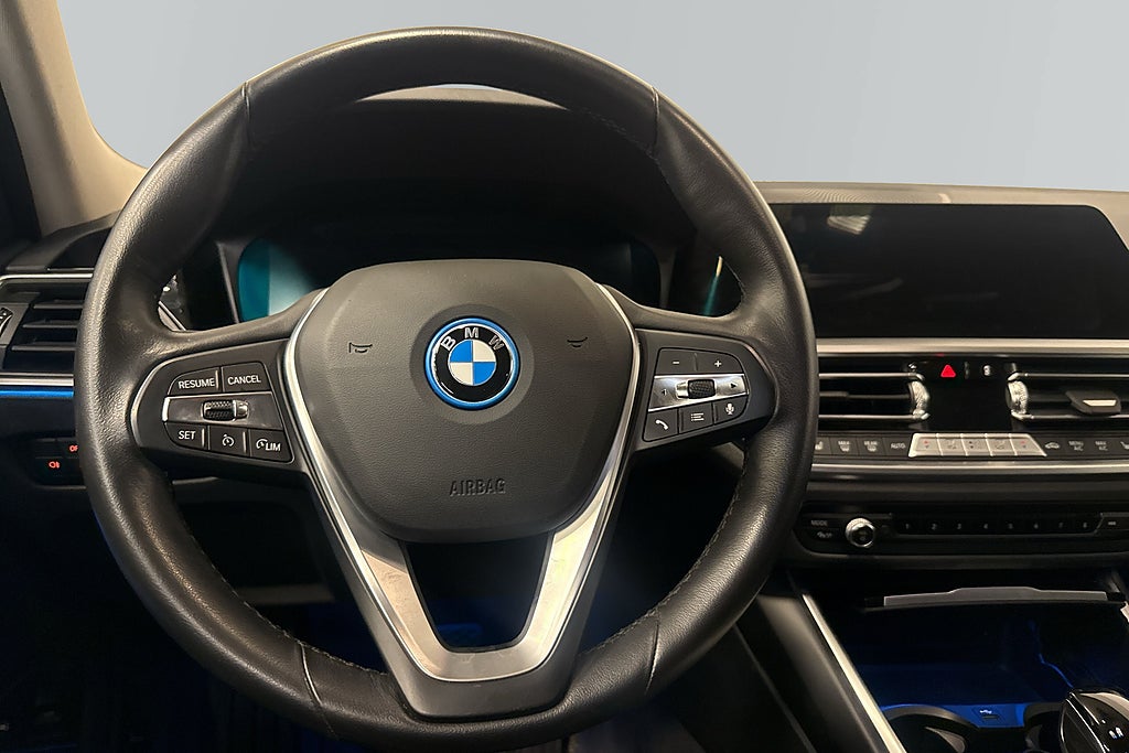 BMW 330e 2022
