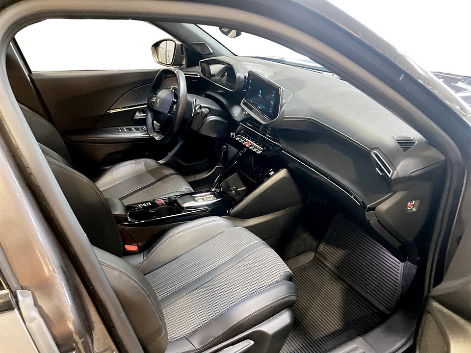 Bild på Peugeot 2008 GT 1.2 PT 130hk Aut B-KAMERA CARPLAY