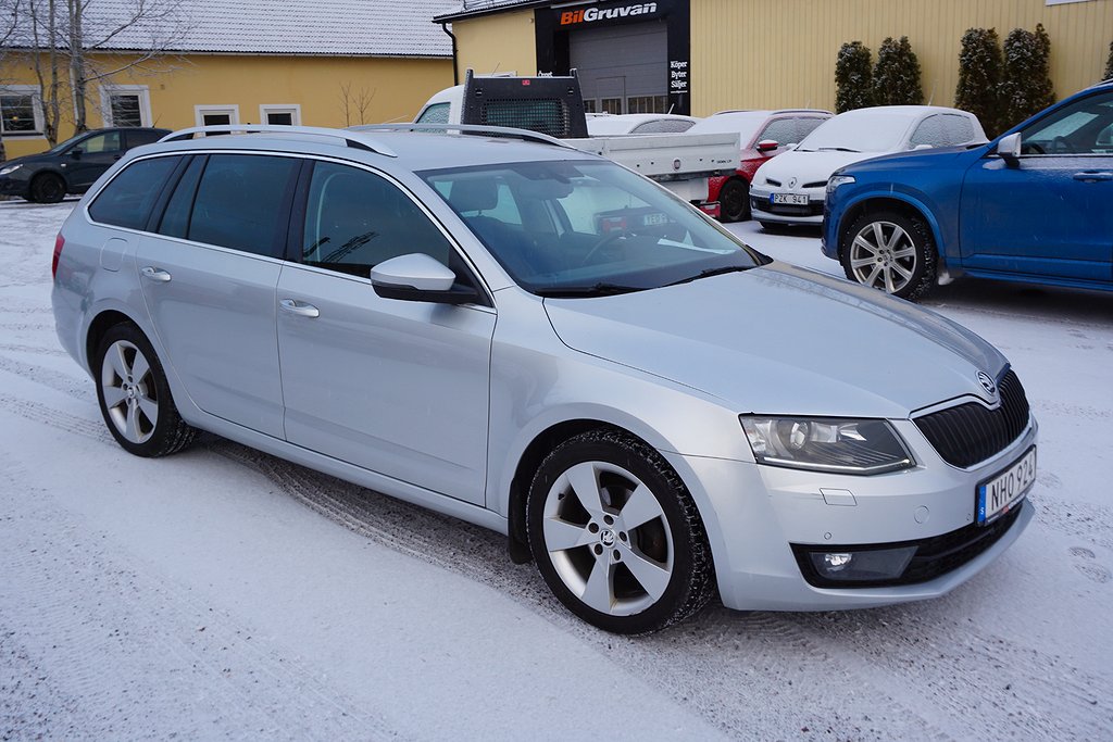 Skoda Octavia Kombi 2.0 TDI 4x4 Premium Värmare/Drag 