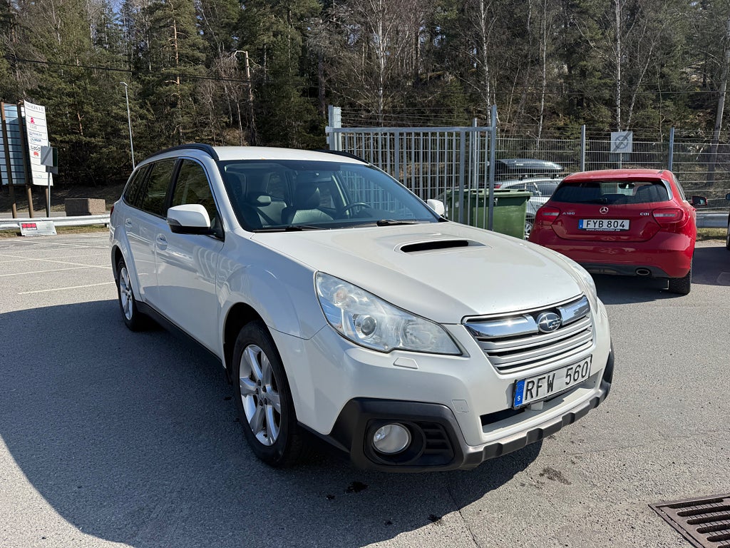 Subaru Outback 2.0 4WD 150hk Automat Business Skinn Drag Nybesiktigad