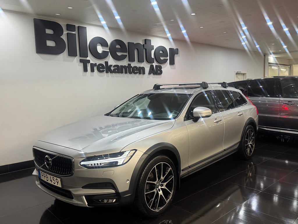 Volvo V90 Cross Country D5 AWD Geartronic Pro Eu6 SeSpec B&W Pano Navi Kamera 
