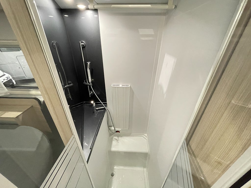 Sun Living S 75 SC / Automat / ALDE / AC-Bodel / Solcell / 5bält / Taksäng/ - Sun Living