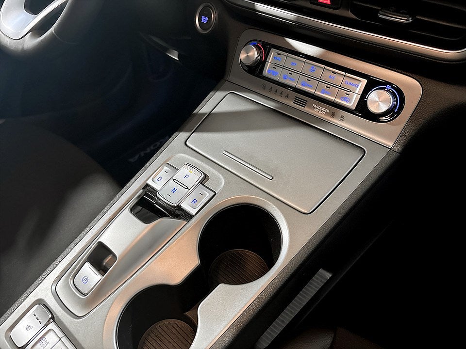Bild på Hyundai Kona Essential 39.2kWh 136hk Aut - B-KAMERA, RATTVÄRME