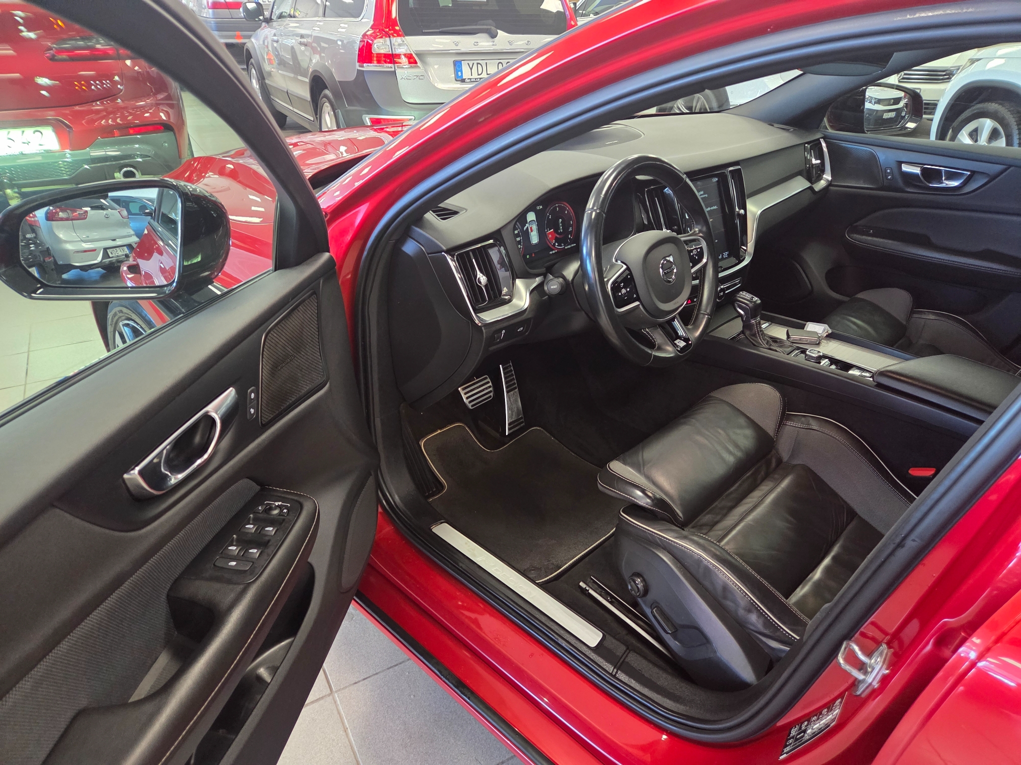 Volvo V60 D3, R-Design 2019, bild 2/59