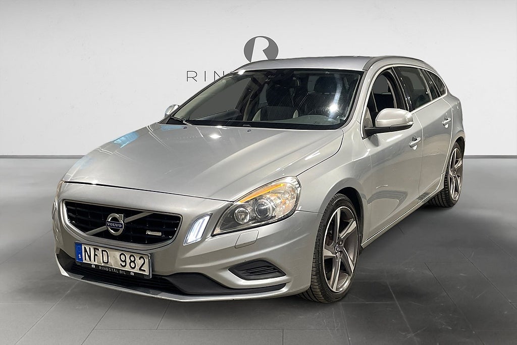 Volvo V60 T4 180 HK R-DESIGN PDC BLUETOOTH 0.54L/MIL KAMREMBYTT