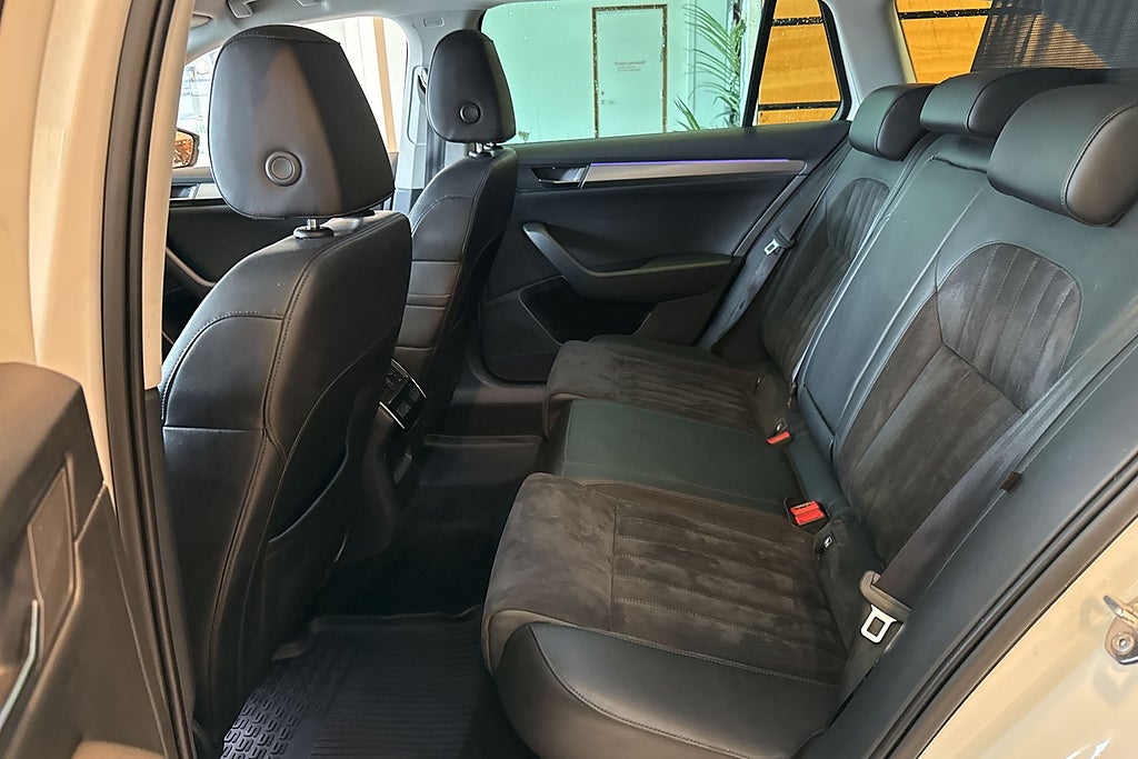 Skoda Superb Kombi 2.0 TDI 4x4 SCR Business Edi Drag Kamera Värmare  miniatyr 20