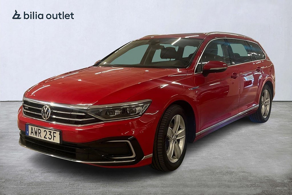 Volkswagen Passat Sportscombi GTE 1.4 TSI / Panorama / Matrix / Värmare