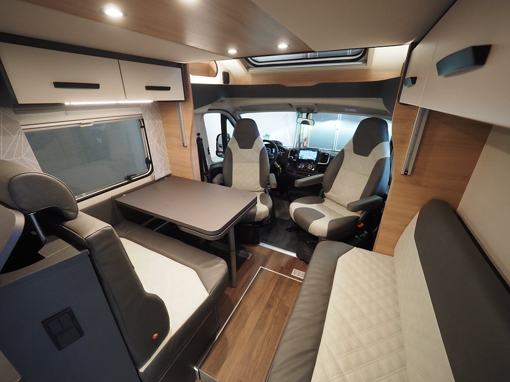 Knaus L!ve Wave 650 MF Platinum Selection ALDE I Taksäng