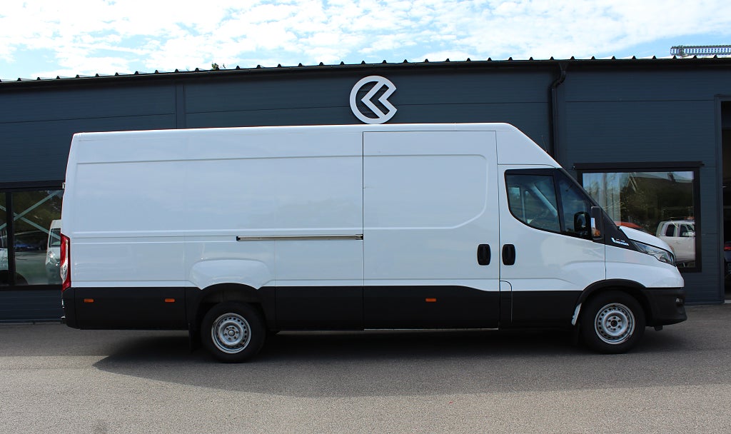 Iveco Daily 35-140 Skåpbil 2.3 JTD L4H2 MOMS 3-SitsHi-Matic Euro 6