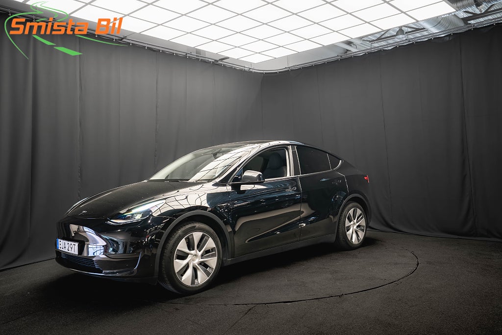 Tesla Model Y Standard Range RWD DRAG PANO LÄDER 1-ÄGARE MOMS