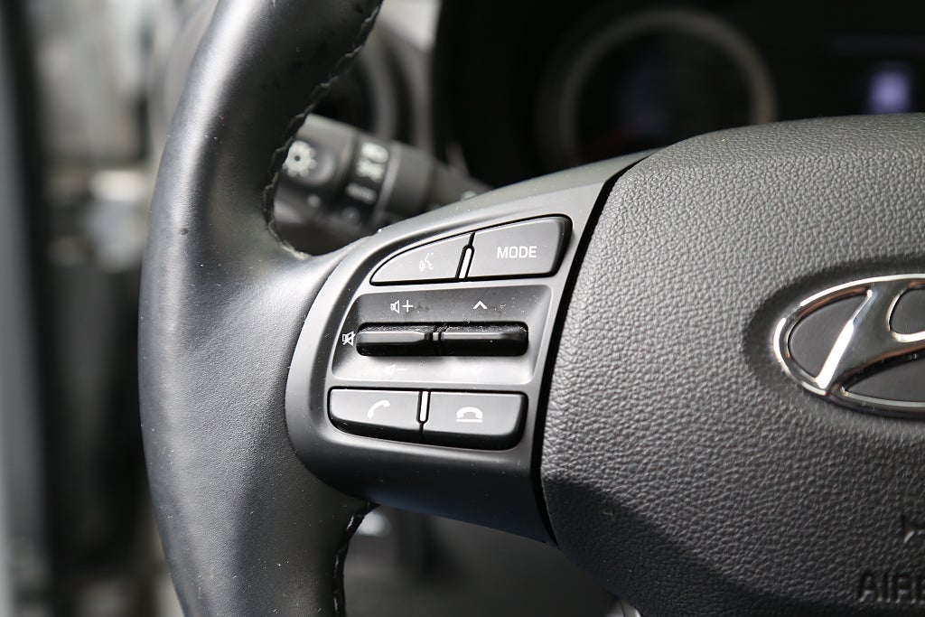 Hyundai i10 1,0 blue AMT Essential Automat CarPlay Leasbar 2022