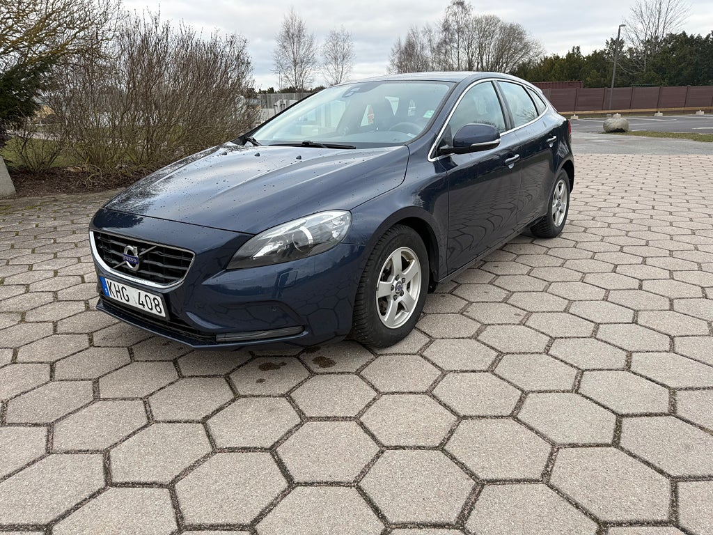 Volvo V40 D2 Panoramatak,Dragkrok,Nybesiktigad 