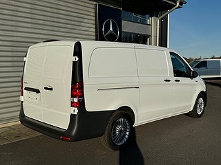 Transportbil - Skåp Mercedes-Benz eVito 13 av 21