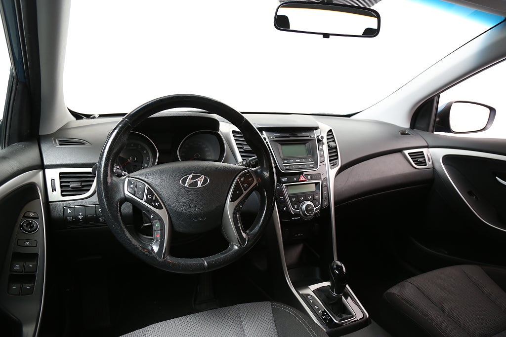 Hyundai i30 1,6 GDI 135hk Business Kombi Automat Nybesikt 2013