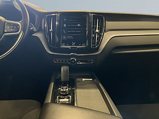 Volvo XC60 B4 AWD Aut Momentum Drag Kamera Värmare Rattvärme S&V – bild 11