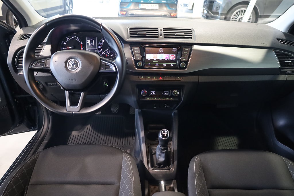 Skoda Fabia 1.2 TSI Style M-Värme CarPlay PDC Blåtand 2017