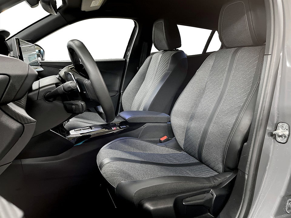 Bild på Peugeot 2008 Allure 1.2 PT 130hk Aut B-KAMERA CARPLAY