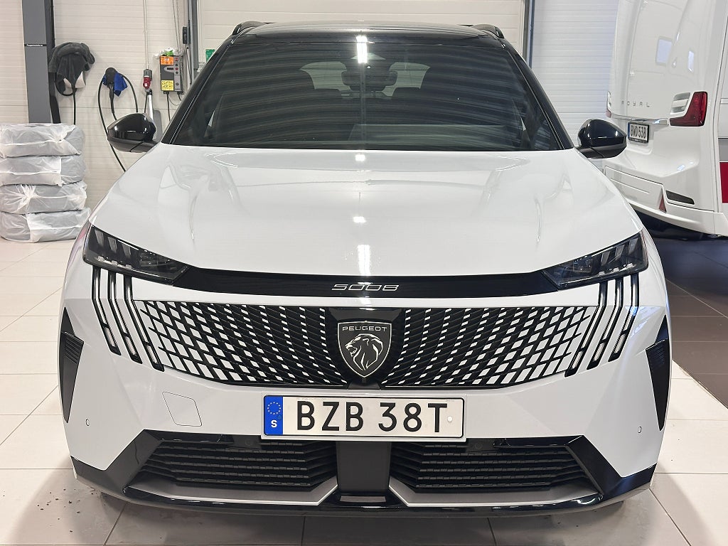 Peugeot E-5008 GT 73 kWh 7-säten Dragkrok, Elbaklucka, B-kam, Navi thumbnail