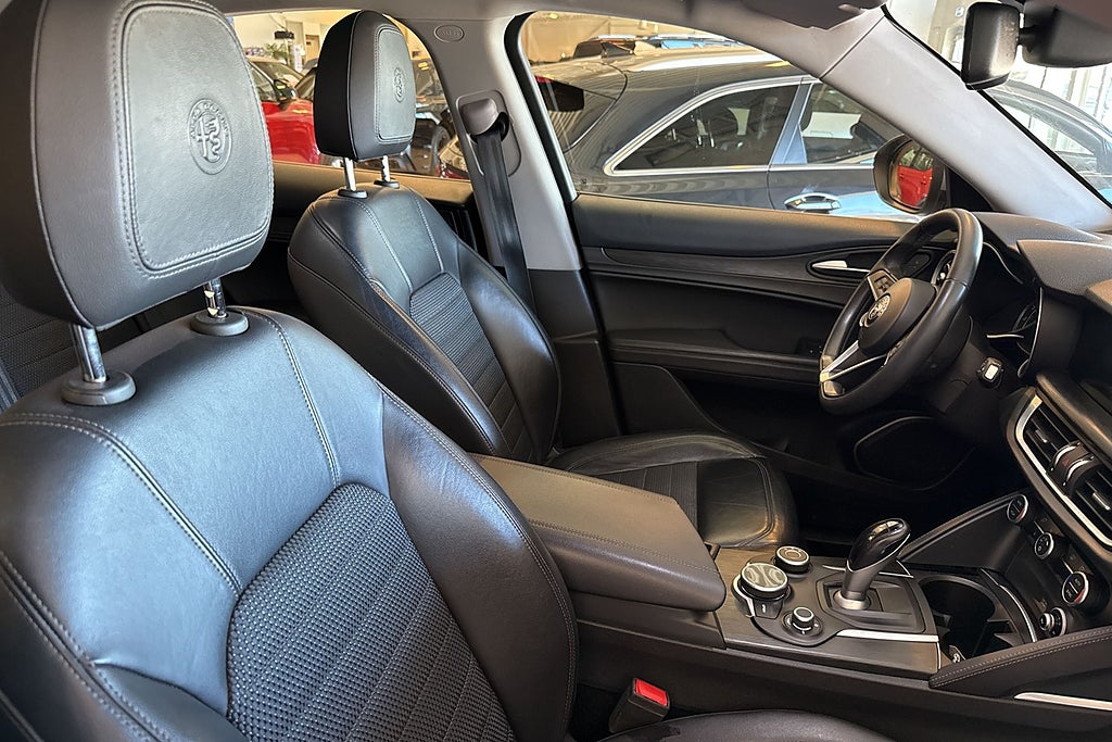 Alfa Romeo Stelvio 2.0 Turbo Super 16V Q4 Kamera Drag Navi  miniatyr 12