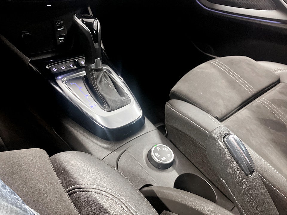 Bild på Opel Crossland X Ultimate 1.2 PT 130 Aut BACKKAMERA KEYLESS