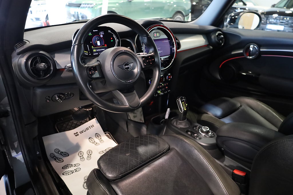 MINI Cooper SE Navi Läder Värmare Carplay Sensorer LED 2023