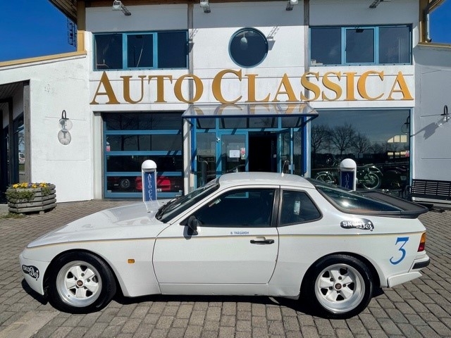 Porsche 944