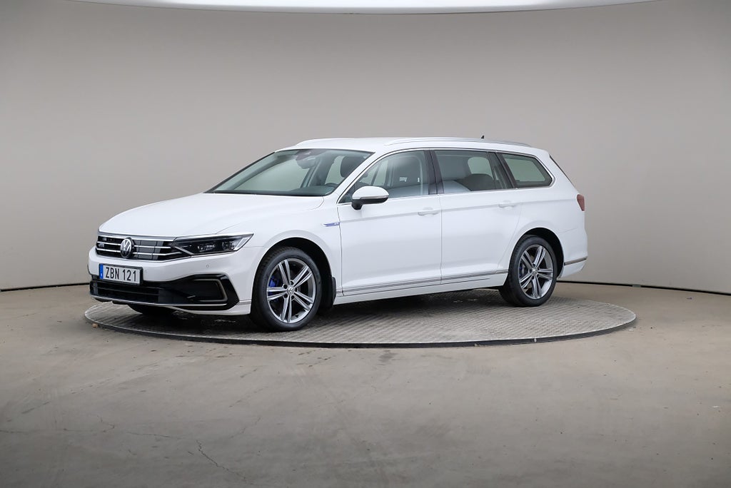 Volkswagen Passat GTE SC Executive Drag